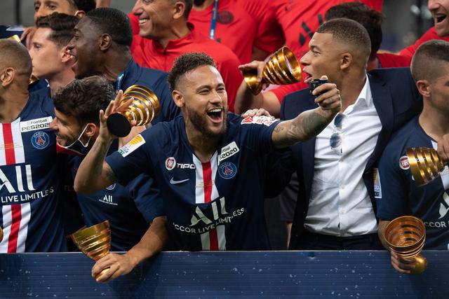 福克斯49分国王险胜爵士 独行侠胜马刺止4连败